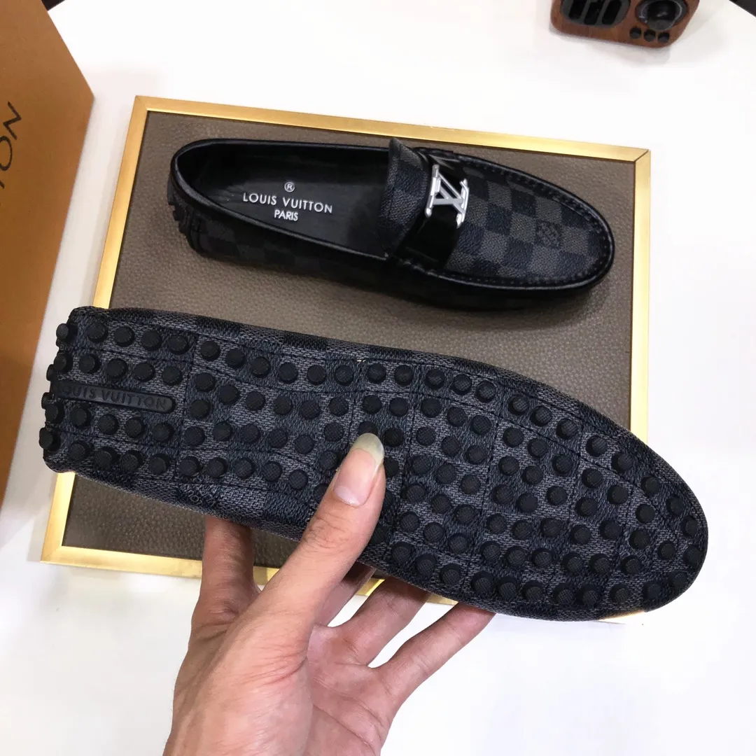 Men's men's shoes 💰420💰 [LV Doudou shoes] (water-dyed cowhide lining) new model is on the market, available on the official website. The new Doudou shoes are processed into single-color materials, and the uppers are made of imported special materials. The body of the shoe is fully hemmed with mark thread, and is lined with imported original cowhide leather. The elegant shoe shape is super suitable for all-matching, and the size is 38-44.